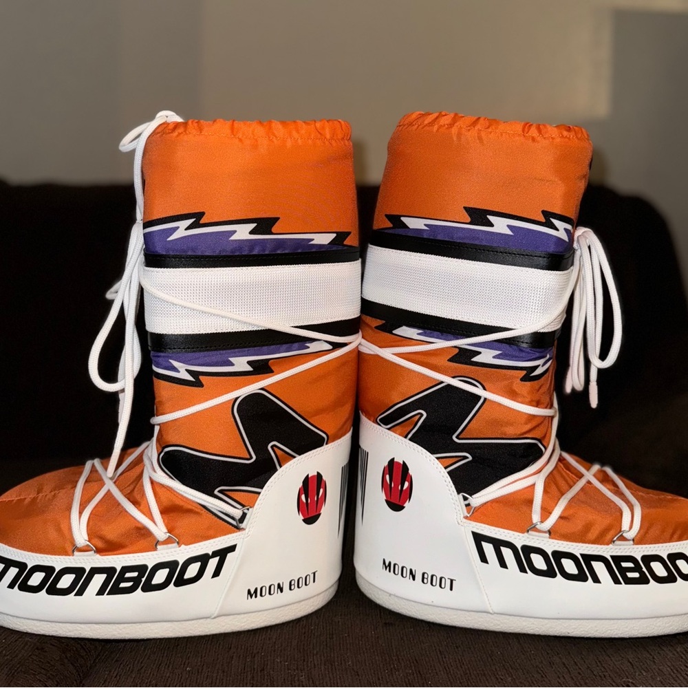 Moon boot (NY color way) never worn